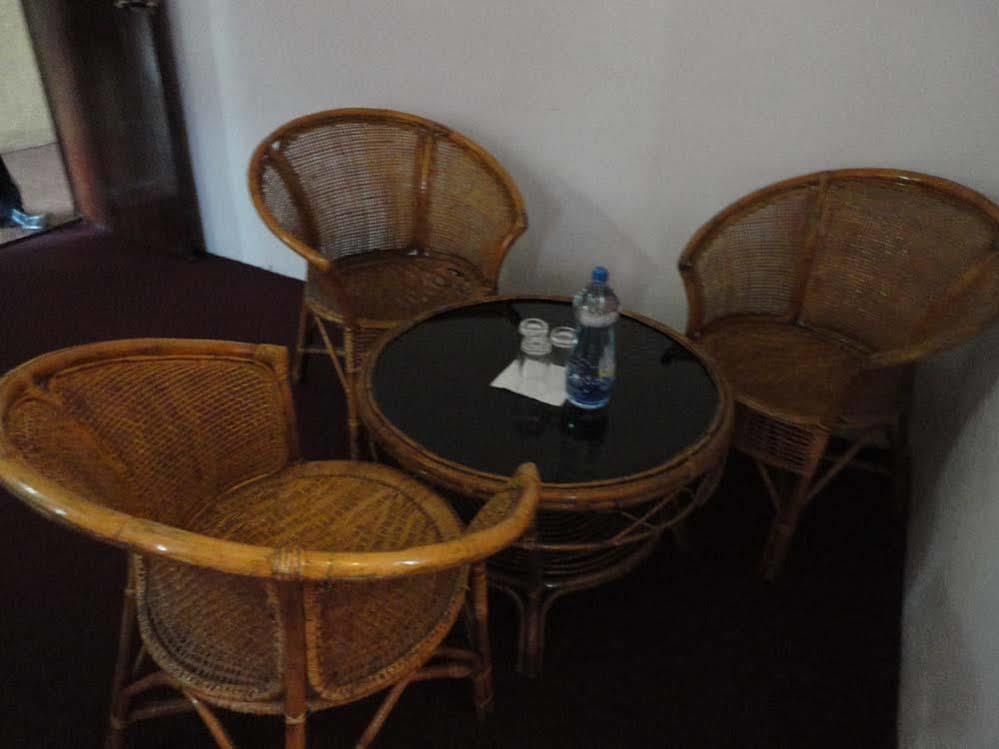 Milano Inn Нувара Елия Екстериор снимка